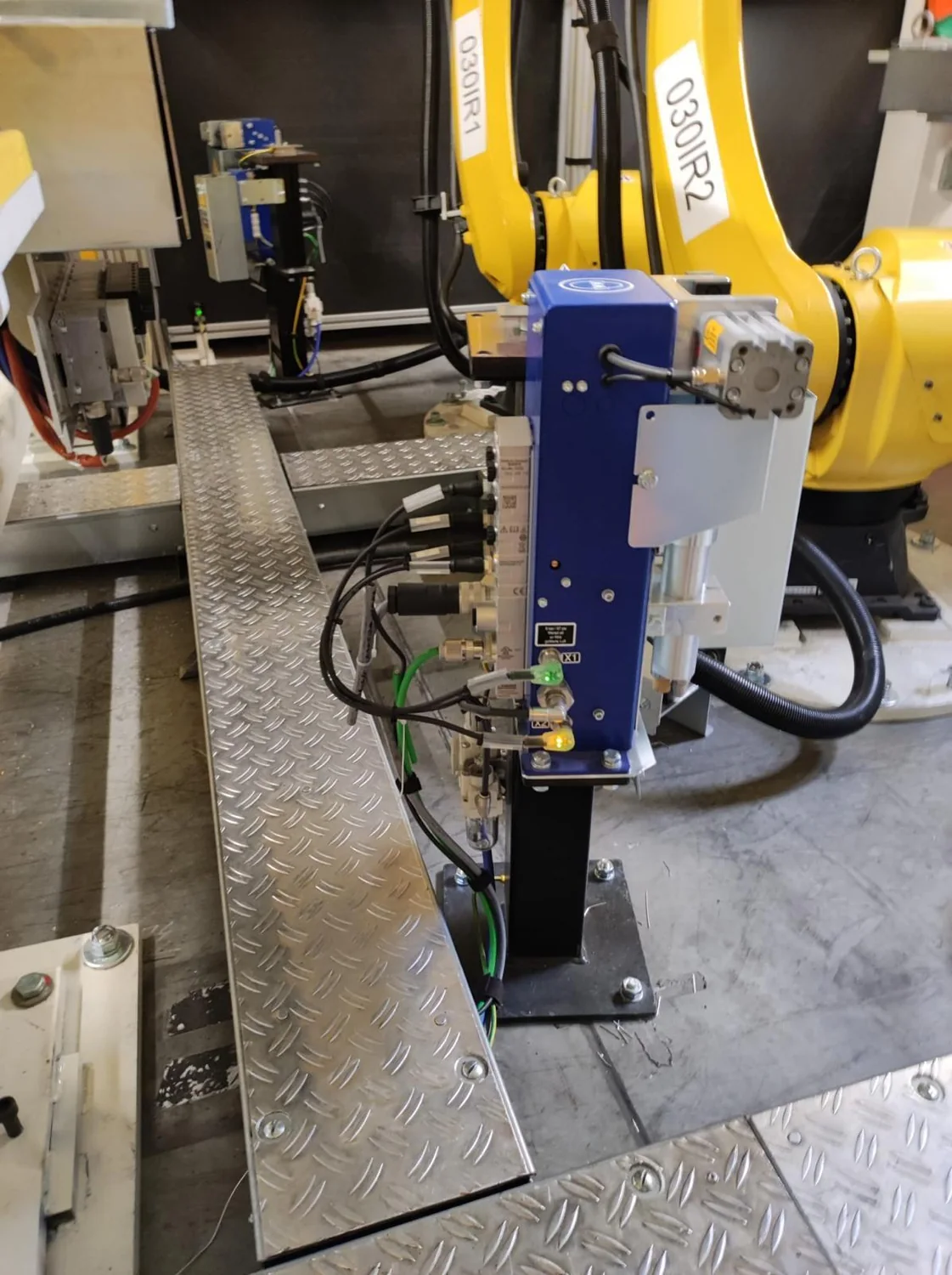 Industrial robotics workstation project
