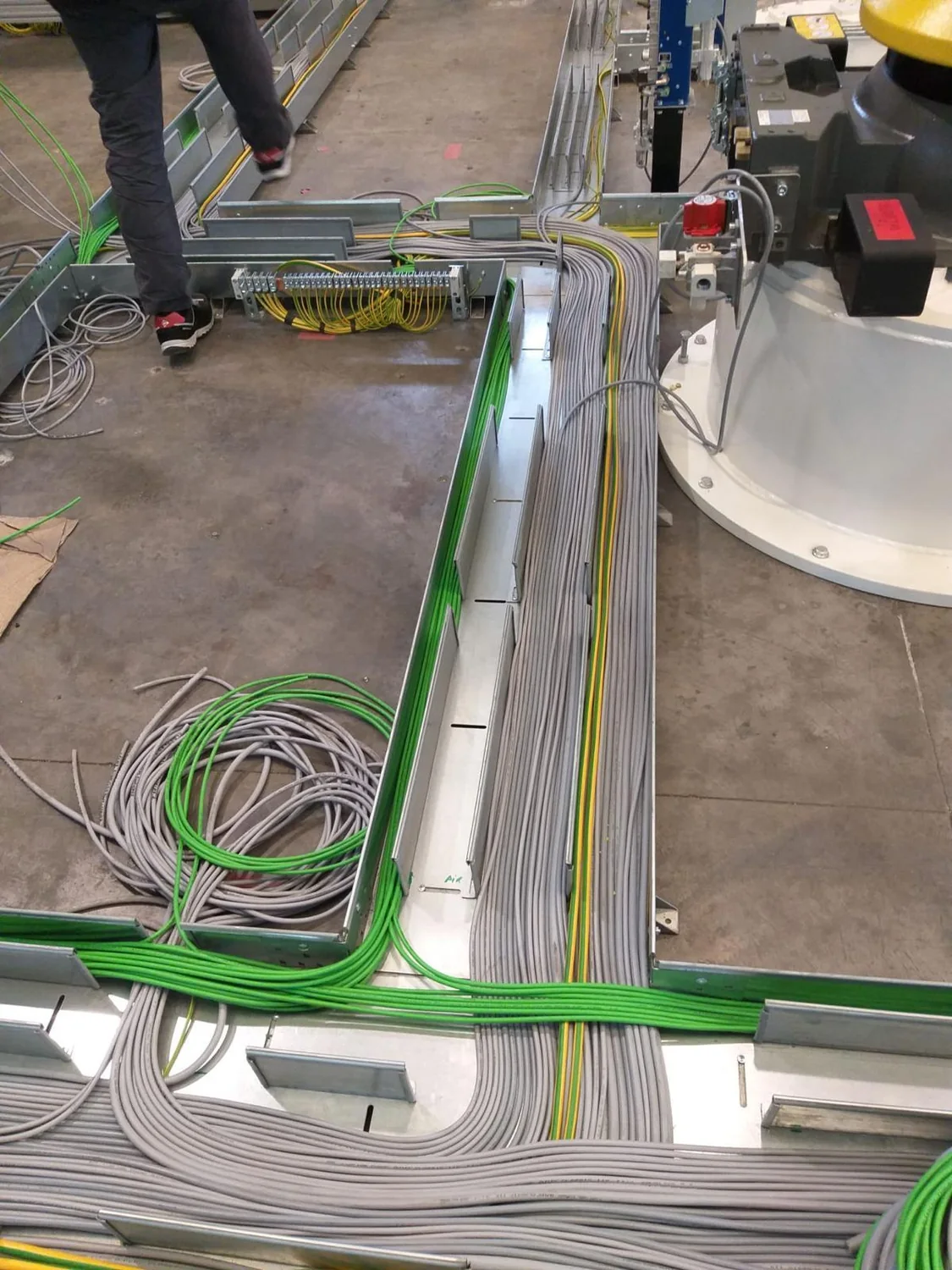Industrial robotics workstation project